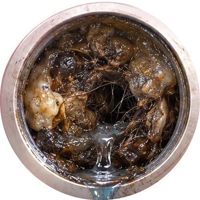 Tubería completamente obstruida por los residuos acumulados